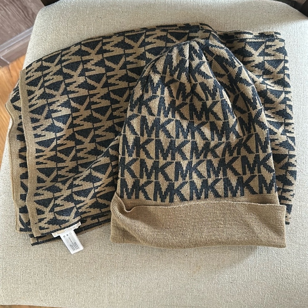 Michael Michael Kors Winter Hat Beanie Scarf Set Black Tan Neutral